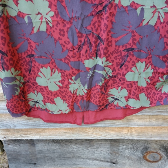 EVRI Women's Top Beautiful Design Buttons Down The Back Size OX. (Oversized top) - Picture 11 of 12